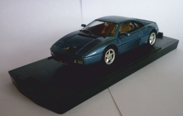 Bang Revell 48004 Ferrari 348 tb Coupe Straßenversion blaumet. 1:43
