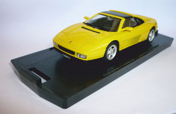 Bang Revell 48002 Ferrari 348 ts Targa Straßenversion gelb 1:43