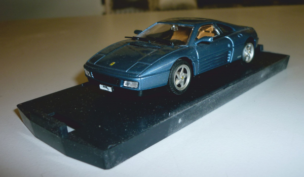 Bang 8004 Ferrari 348 tb Coupe Straßenversion blaumet. 1:43