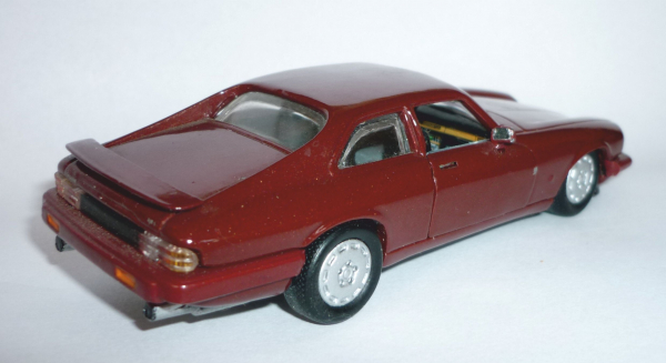 Detail Cars 133 Jaguar XJ-R Coupe weinrot 1:43