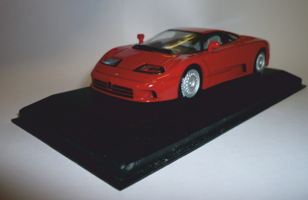 Minichamps 430102112 Bugatti EB 110 rot 1:43