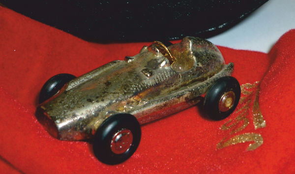 Schuco Piccolo 01192 Mercedes 2,5l Rennwagen versilbert in Sonderkarton 1:90