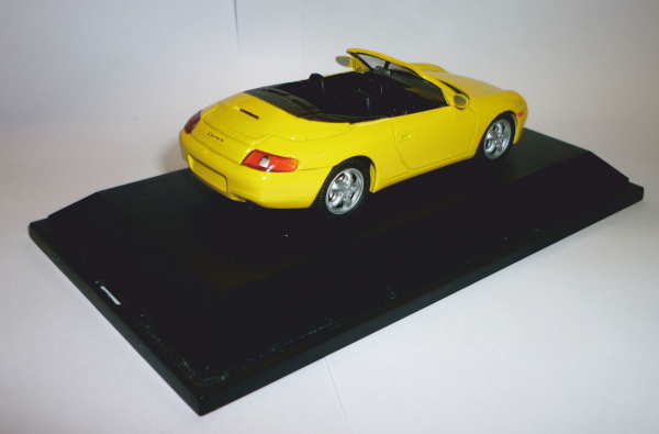 Schuco 04413 Porsche 911 (996) Cabrio gelb 1:43