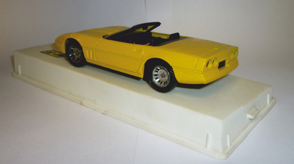 Solido 1514 Chevrolet Corvette C4 Cabrio gelb 1:43