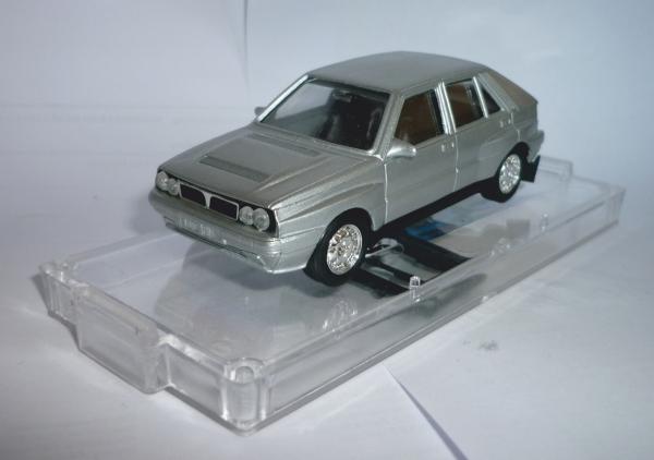 Vitesse 367 Lancia Delta Integrale Straßenversion silbermet. 1:43