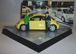 Vitesse VML024 Millenium Collection VW New Beetle gelb 1999 + Figurenset 1:43
